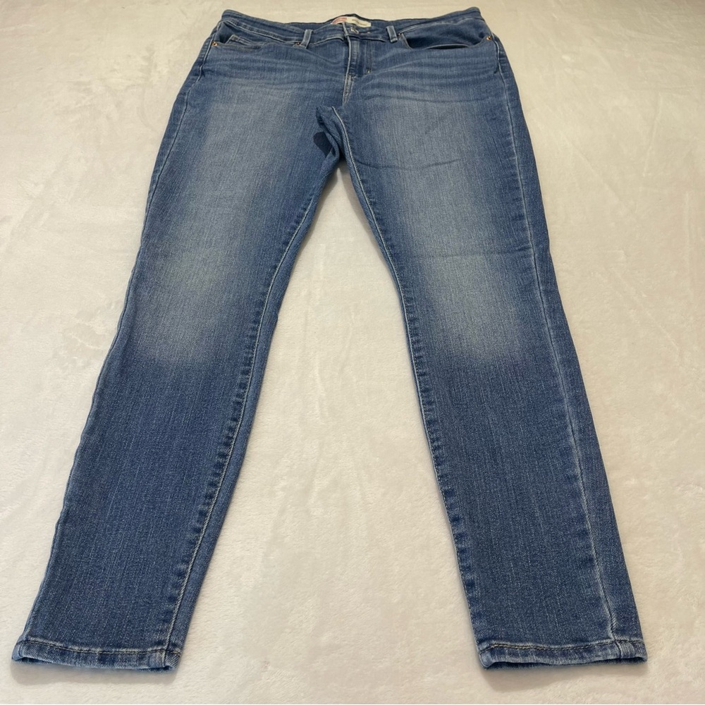 LEVIS, SIGNATURE BY LEVI STRAUSS SIZE 12M Classic Blue Women's Jeans. Mid…